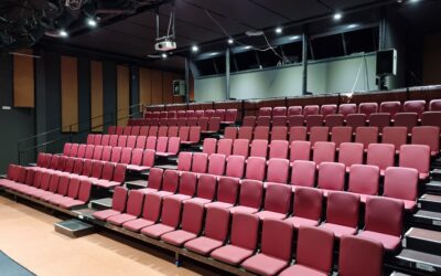 NdP: La Sala Petita de La Passió d’Esparreguera renova les butaques.